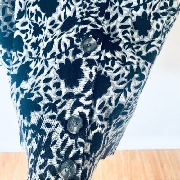 NWT Loft by Ann Taylor Black Flower Sweater – Size M 🌸 - Picture 8 of 10